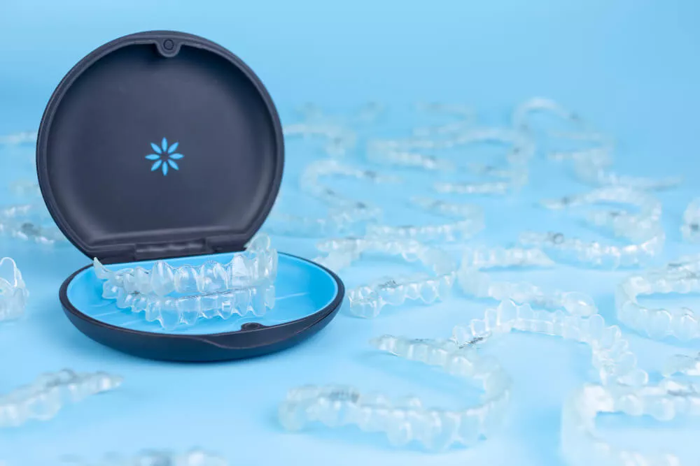 יישור שיניים invisalign