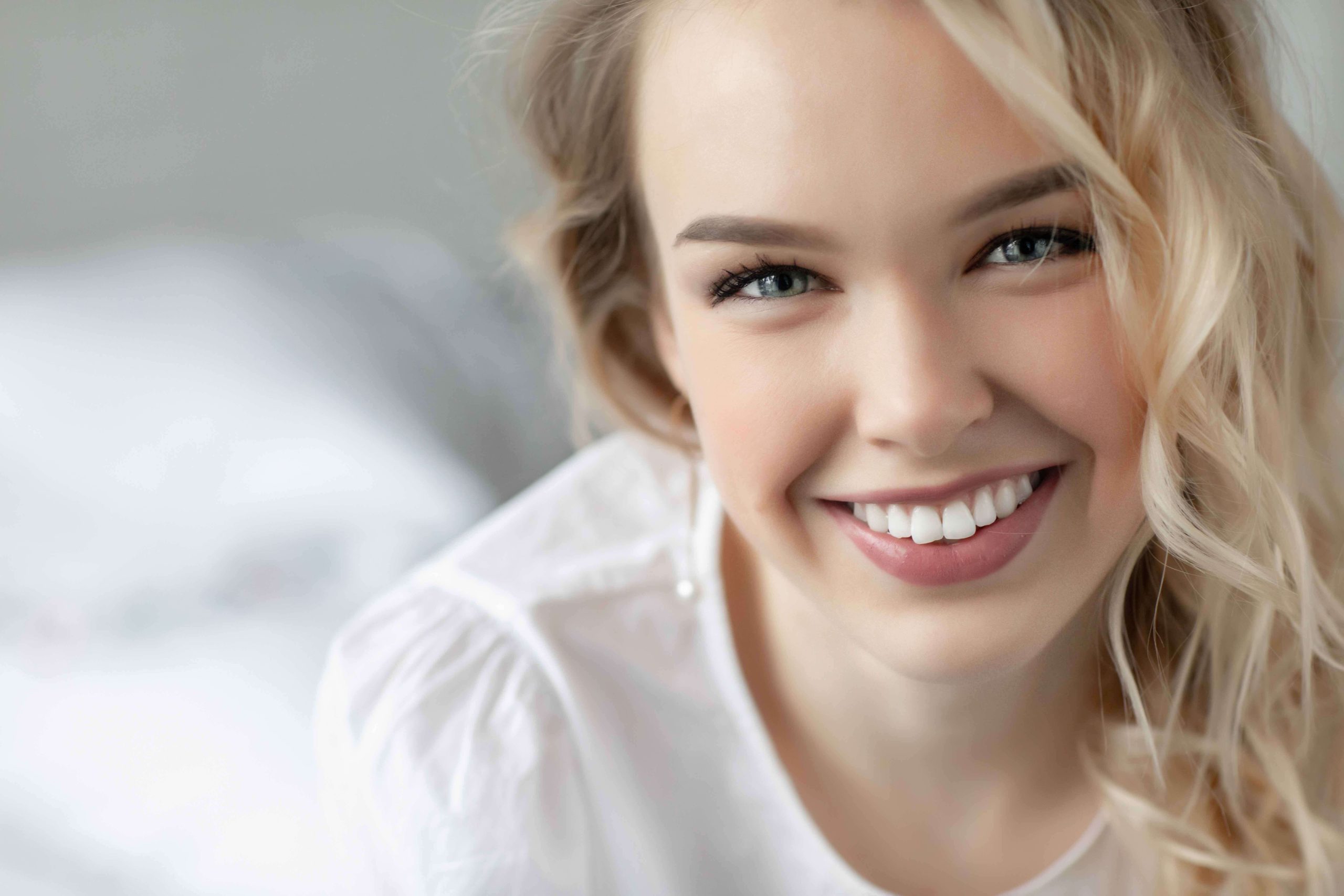 יישור והלבנת שיניים